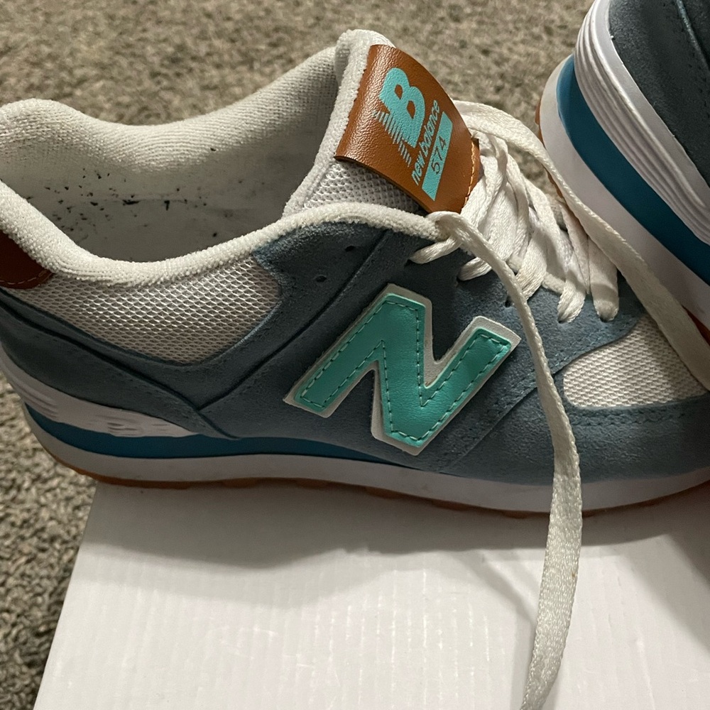 New Balance 574 Women's Blue and White Sneakers size 7 tennis shoe - Picture 9 of 9